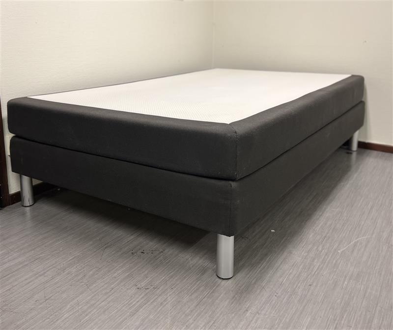 120 cm säng med madrass